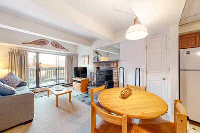 5th-floor mountain-view condo, easy access to the slopes free shuttle or walk