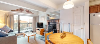 5th-floor mountain-view condo, easy access to the slopes free shuttle or walk