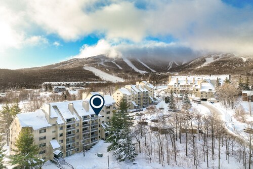 5th-floor mountain-view condo, easy access to the slopes free shuttle or walk