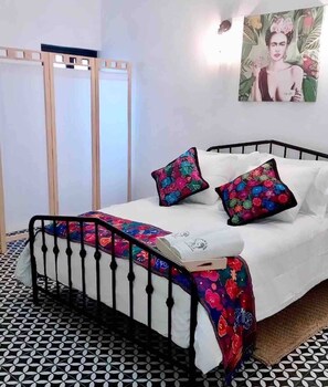 5 bedrooms, iron/ironing board, travel cot, free WiFi