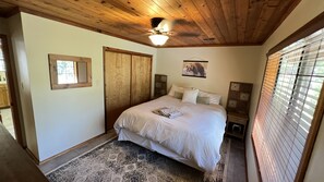 2 bedrooms, iron/ironing board, travel cot, free WiFi