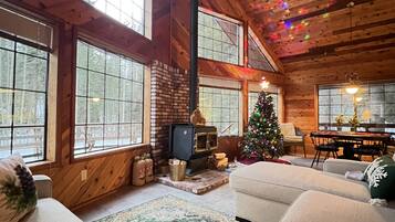 Smart TV, fireplace, stereo