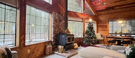Smart TV, fireplace, stereo
