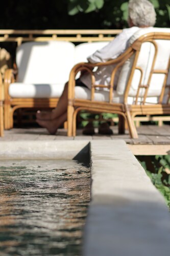 An oasis in nature, Swimming pool-comfort-nature park-Alpilles gite 60 m2