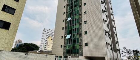 Basic Apartment | Kolam renang | Kolam renang terbuka