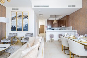 Romantic Townhome | Private kitchen | Fridge, microwave, oven, stovetop - Nasma Luxury Stays- Ras Al Khaimah (Ras Al Khaimah)