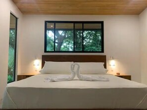 3 bedrooms, in-room safe, free WiFi, bed sheets - Casa Dorado 3 bedroom Beach house located a the end of the road in Mal Pais (Puntarenas Province)