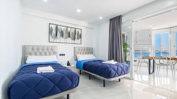 3 slaapkamers, een strijkplank/strijkijzer, gratis wifi, beddengoed