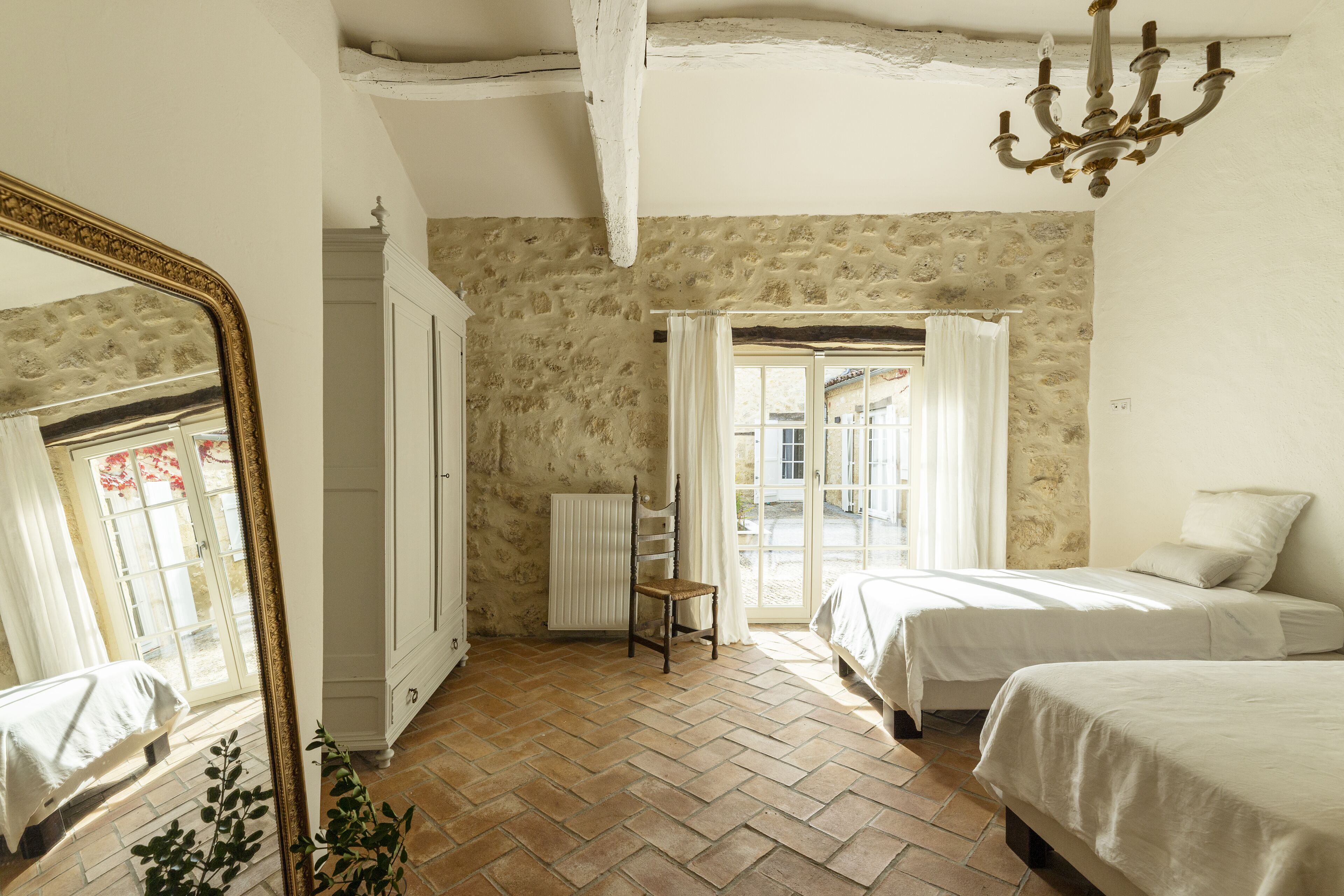 8 chambres, fer et planche à repasser, lit parapluie, Wi-Fi gratuit
