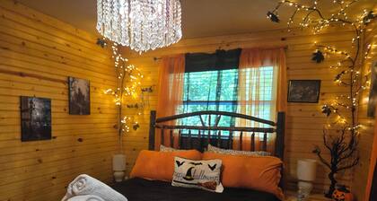 Romantic Treehouse/ 20 minutes from Helen