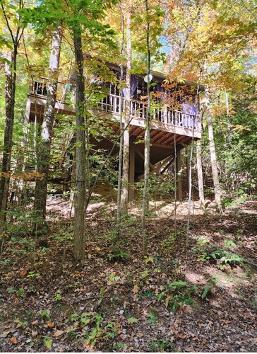 Romantic Treehouse/ 20 minutes from Helen
