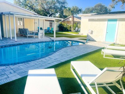 3321 W Walnut Studio · Charming 1 BR W Pool - Walk to Raymond James!