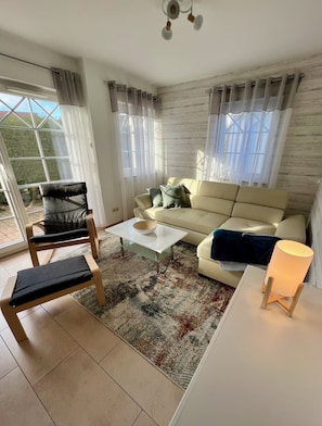 TV - A jewel in Zingst - 2 room apartment directly in Zingst (Zingst)