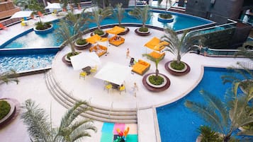 2 piscinas al aire libre