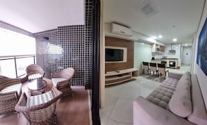 Apartamento conforto | Área de estar | TV 32 polegadas com canais via satélite