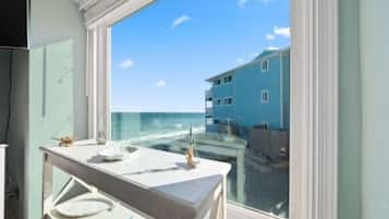 Condo, 2 Bedrooms | Interior