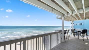 Condo, 2 Bedrooms | Property grounds