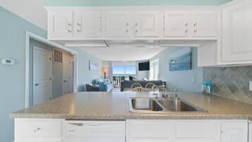 Condo, 2 Bedrooms | Private kitchen | Fridge, oven, coffee/tea maker, toaster