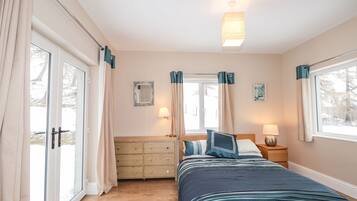 5 bedrooms, individually decorated, individually furnished, free WiFi