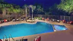 A swimming pool with lounge chairs and a view of mountains in the background. - Luxury 2B 2B@ Catalina Foothills Resort - Tucson (Tucson)