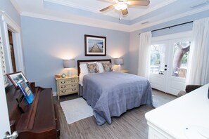 3 bedrooms, desk, iron/ironing board, travel crib