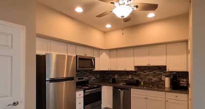 Suites on Mass - 911 Massachusetts suite C2