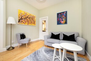 Unclassified image, 3 of 15, button