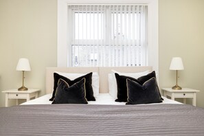 Unclassified image, 4 of 15, button