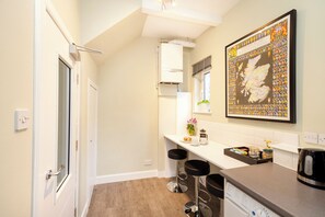 Unclassified image, 5 of 15, button