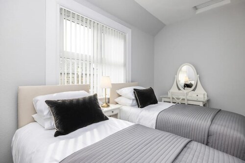 Cosy town centre cottage