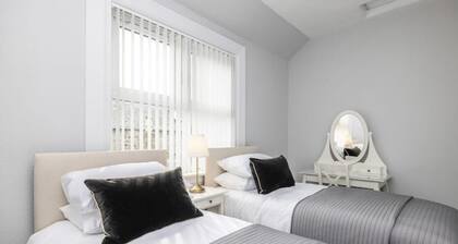 Cosy town centre cottage