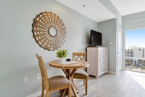 Dining - Sunshine-filled ocean view studio with pool, hot tub, fitness room, and AC (Miramar Beach)