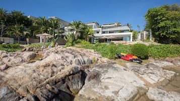 Three-bedroom Beachfront - Villa Syrah | Terrace/patio