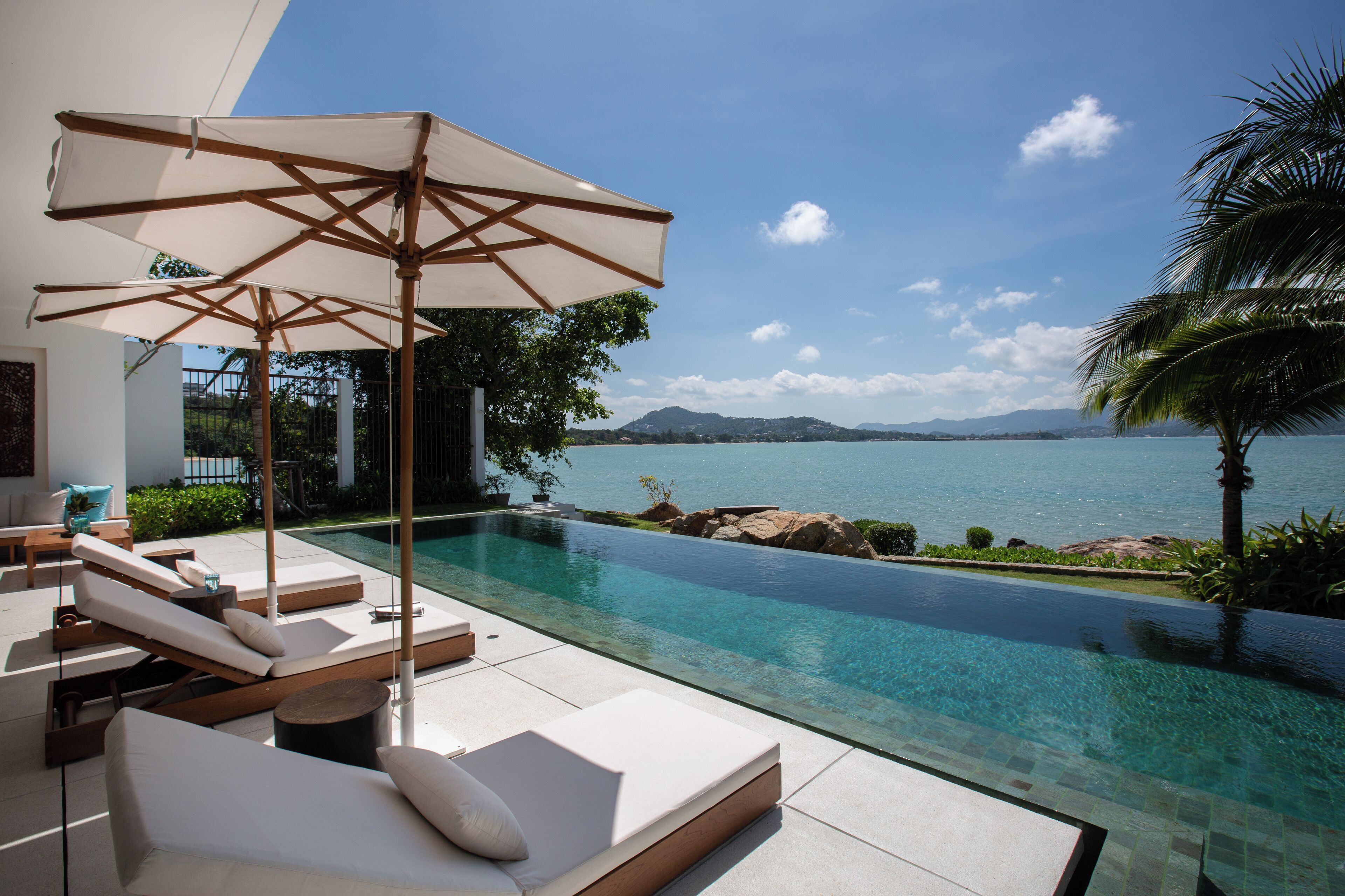 4 utomhuspooler, gratis cabanor och parasoller