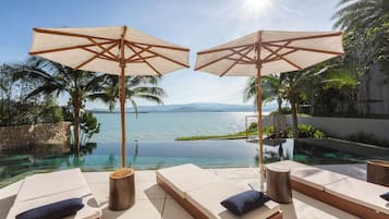 4 outdoor pools, free pool cabanas, pool umbrellas