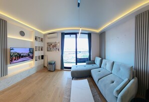 Älytelevisio, kirjoja, stereot