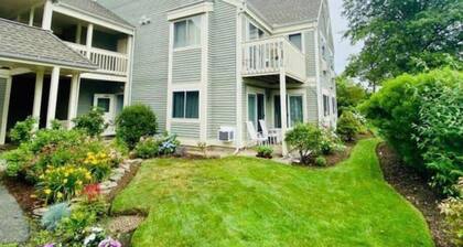 Stylish 2nd floor Ocean Edge condo