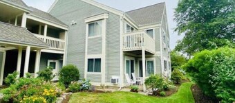 Stylish 2nd floor Ocean Edge condo