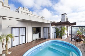 Rooftop pool - 696-Cobertura Champagnat 403 (Bombinhas)