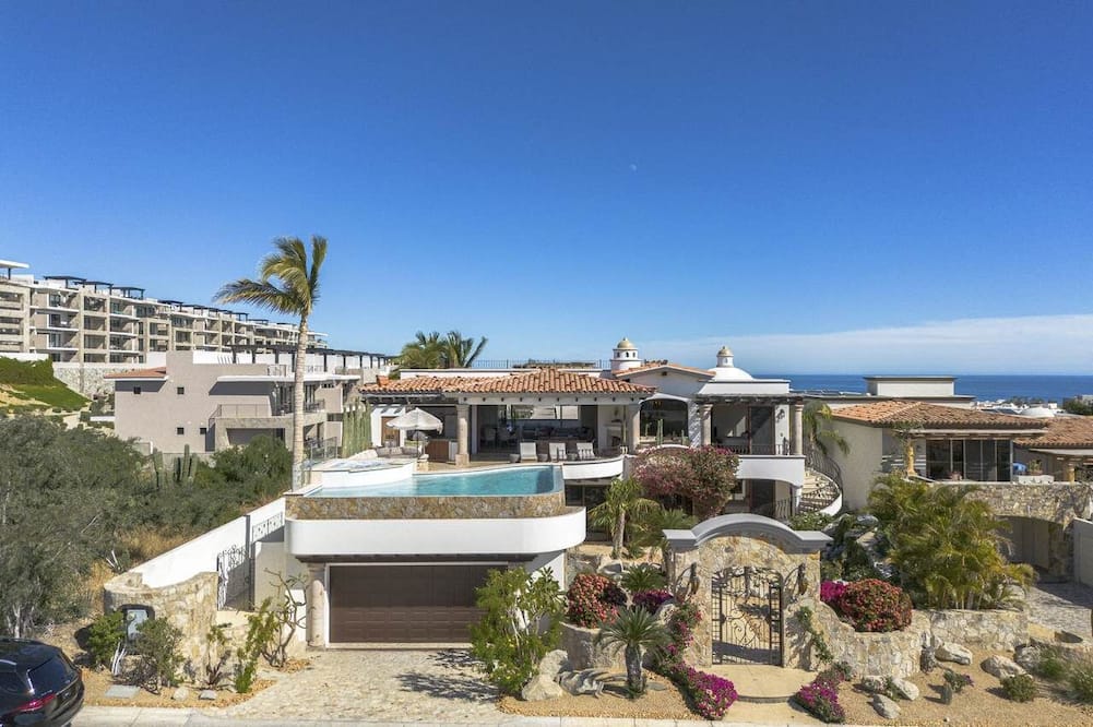 Stunning Ocean Views!Families & Bachelorette Trips- Sleeps 16!Heated Saline Pool