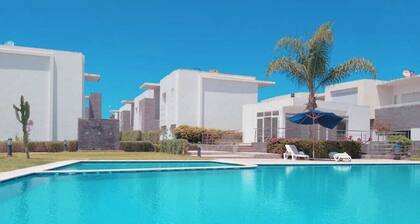 Cozy and luxurious apt with swimming pool and gardens