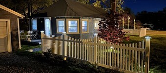 Charming 2 bedroom cottage 2 blocks from lake