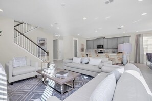 Televisión, videojuegos y futbolito 