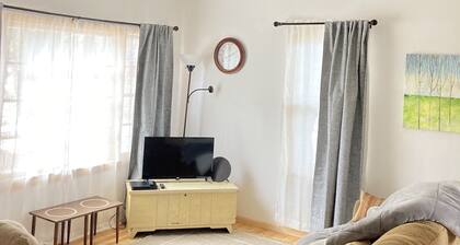 Cozy 2BR Mid Modern home in the Heart of Chisholm MN, homey, vintage stay.