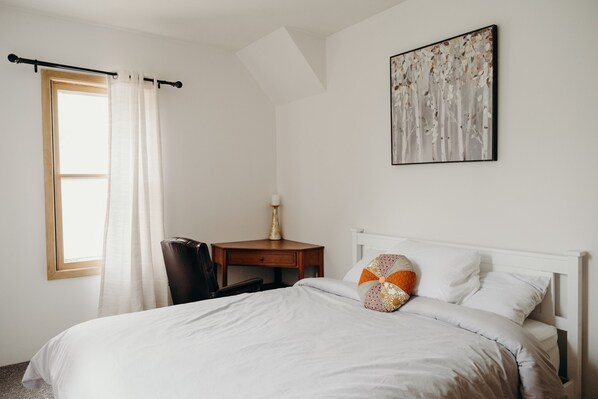 2 bedrooms, desk, iron/ironing board, travel cot