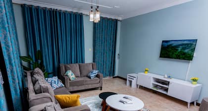 Family-sized, 6-bedroom town house: King bed, Free Wi-Fi & Parking