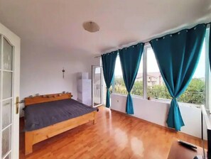 1 bedroom, iron/ironing board, free WiFi, bed sheets