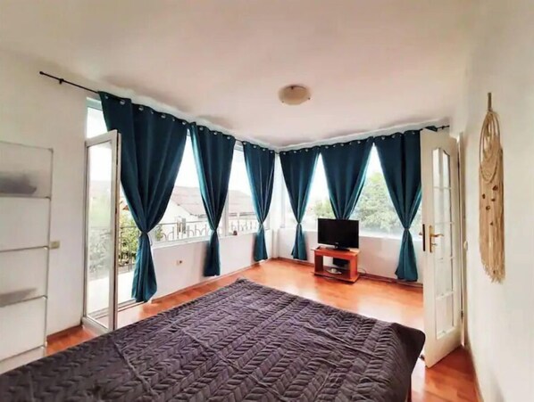 1 bedroom, iron/ironing board, free WiFi, bed sheets