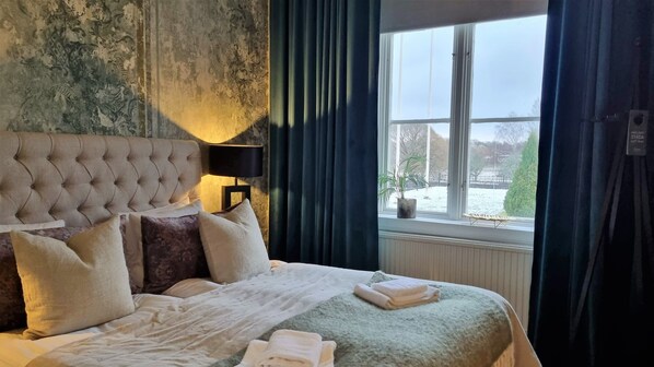 Superior Double or Twin Room | Individually decorated, blackout drapes, iron/ironing board, free WiFi
