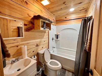 Grenada Lake Resort 2 bedroom Cabin # 6
